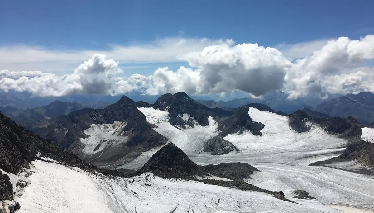 © Blick vom Wilder Freiger auf die Becherhaus Hütte / Martin Lichy