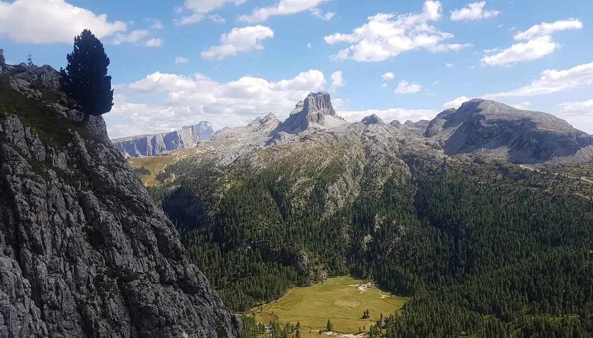 © Monte Pelmo, Monte Averau, Crode Negra (v.l.n.r.) / Lena Schürmann