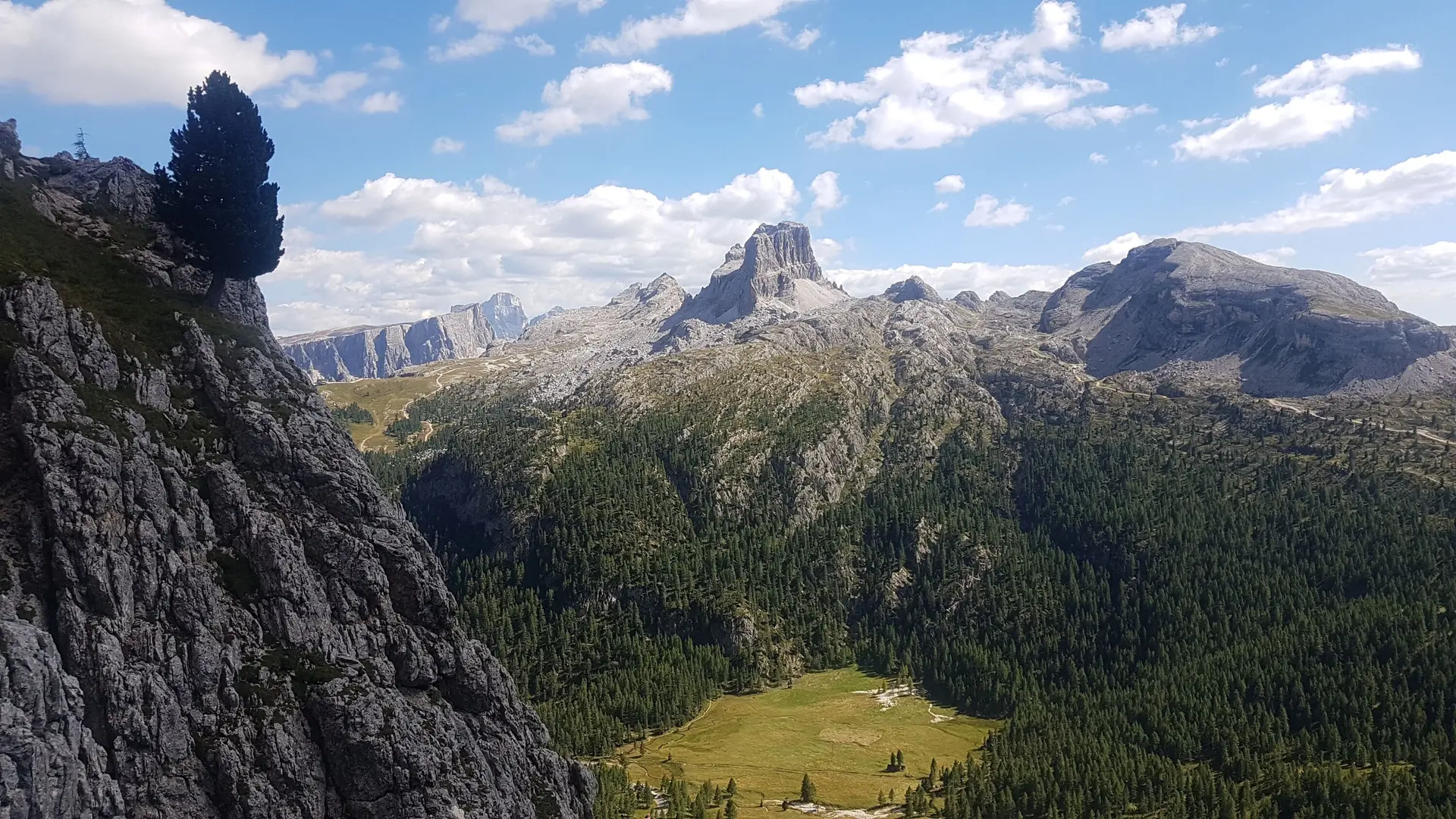 © Monte Pelmo, Monte Averau, Crode Negra (v.l.n.r.) / Lena Schürmann