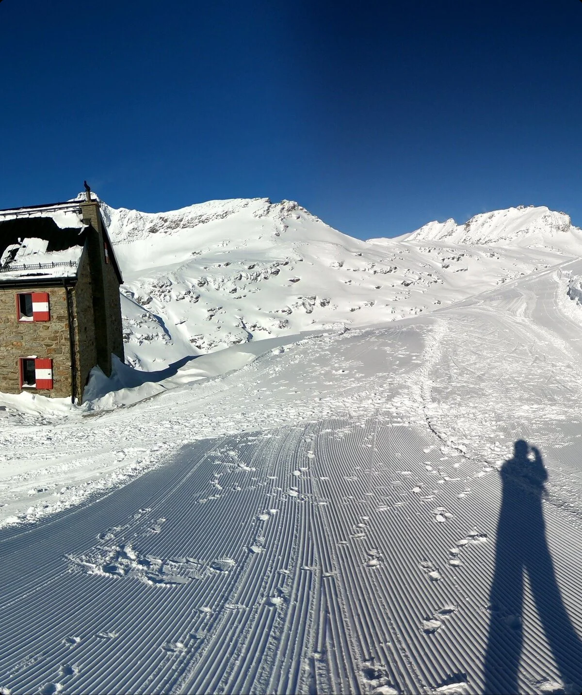 © Duisburger Hütte und Skikeller (rechts) / Oliver Knorre