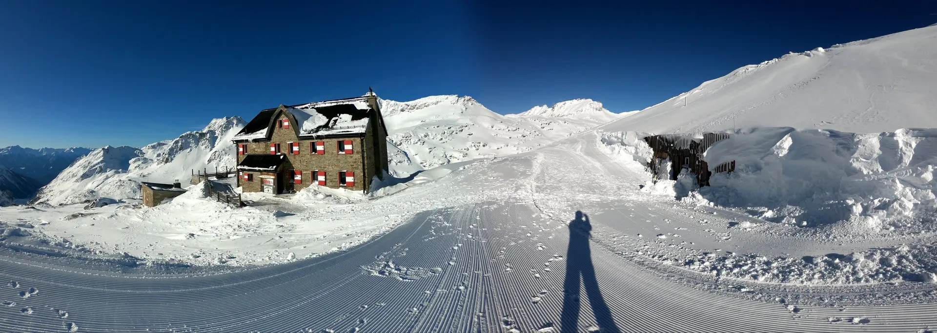 © Duisburger Hütte und Skikeller (rechts) / Oliver Knorre