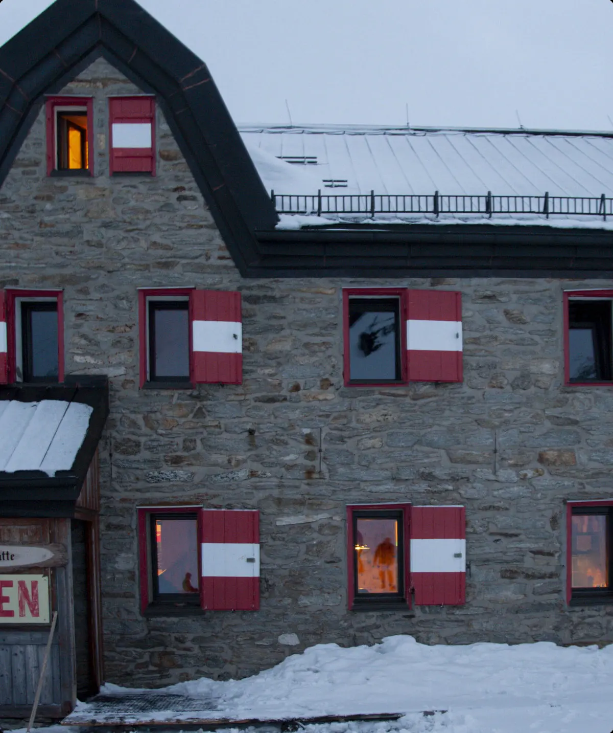 © Eingang Duisburger Hütte / Walter Weiß