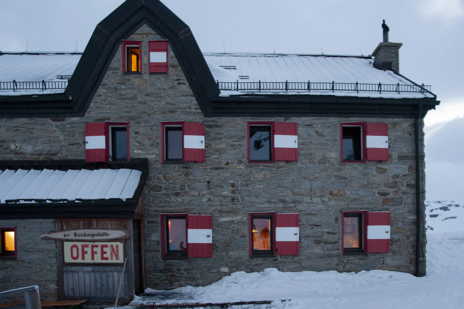 © Eingang Duisburger Hütte / Walter Weiß