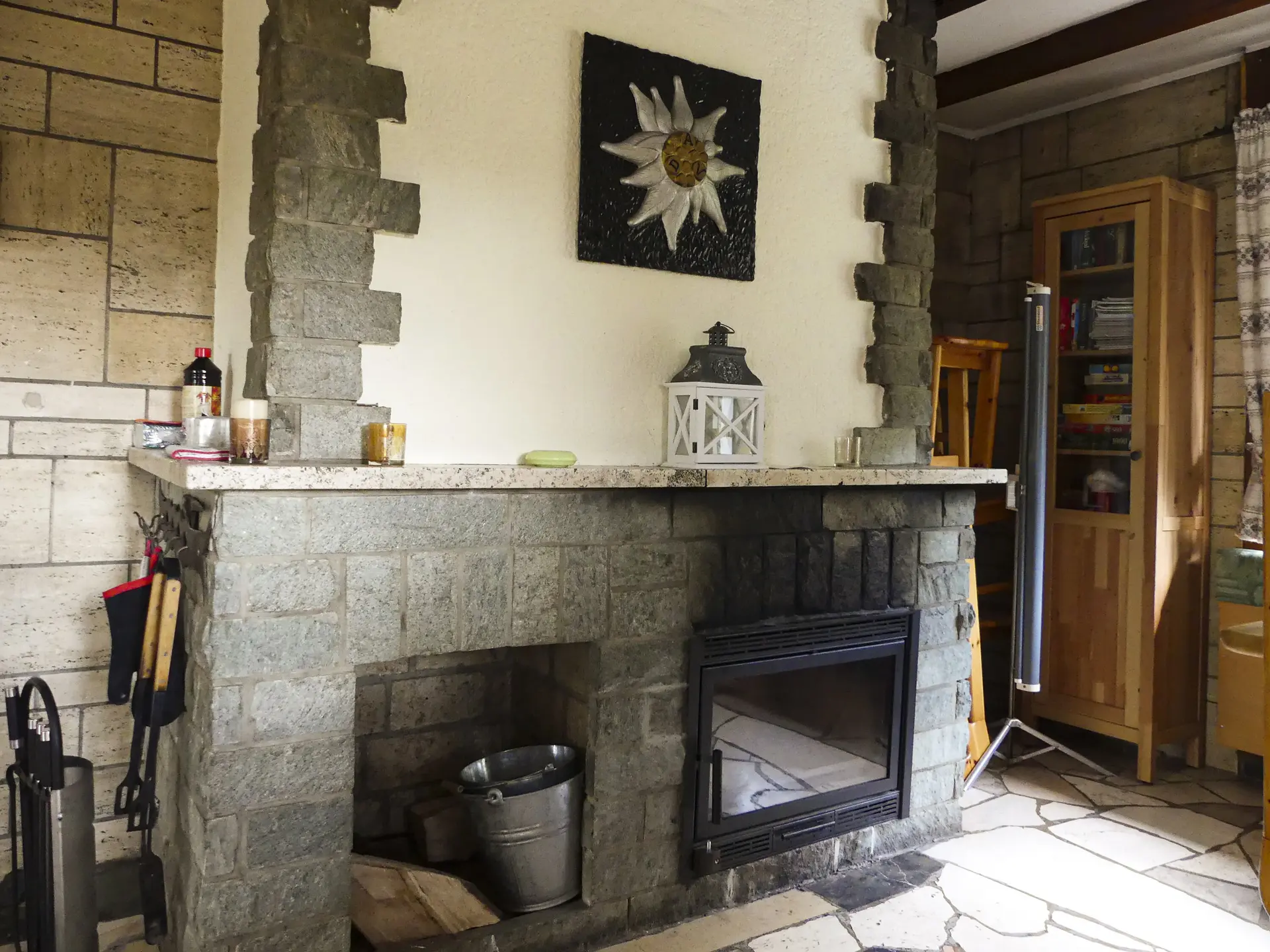 Eifelhütte Kamin | © Kamin im Aufenthaltsraum / Ulrike und Uwe Impelmann