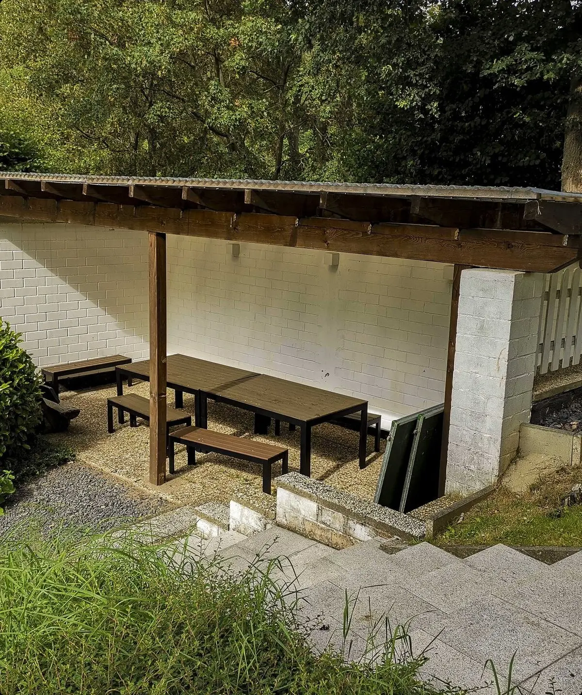 Eifelhütte | © Überdachter Sitzplatz im Garten / Ulrike und Uwe Impelmann
