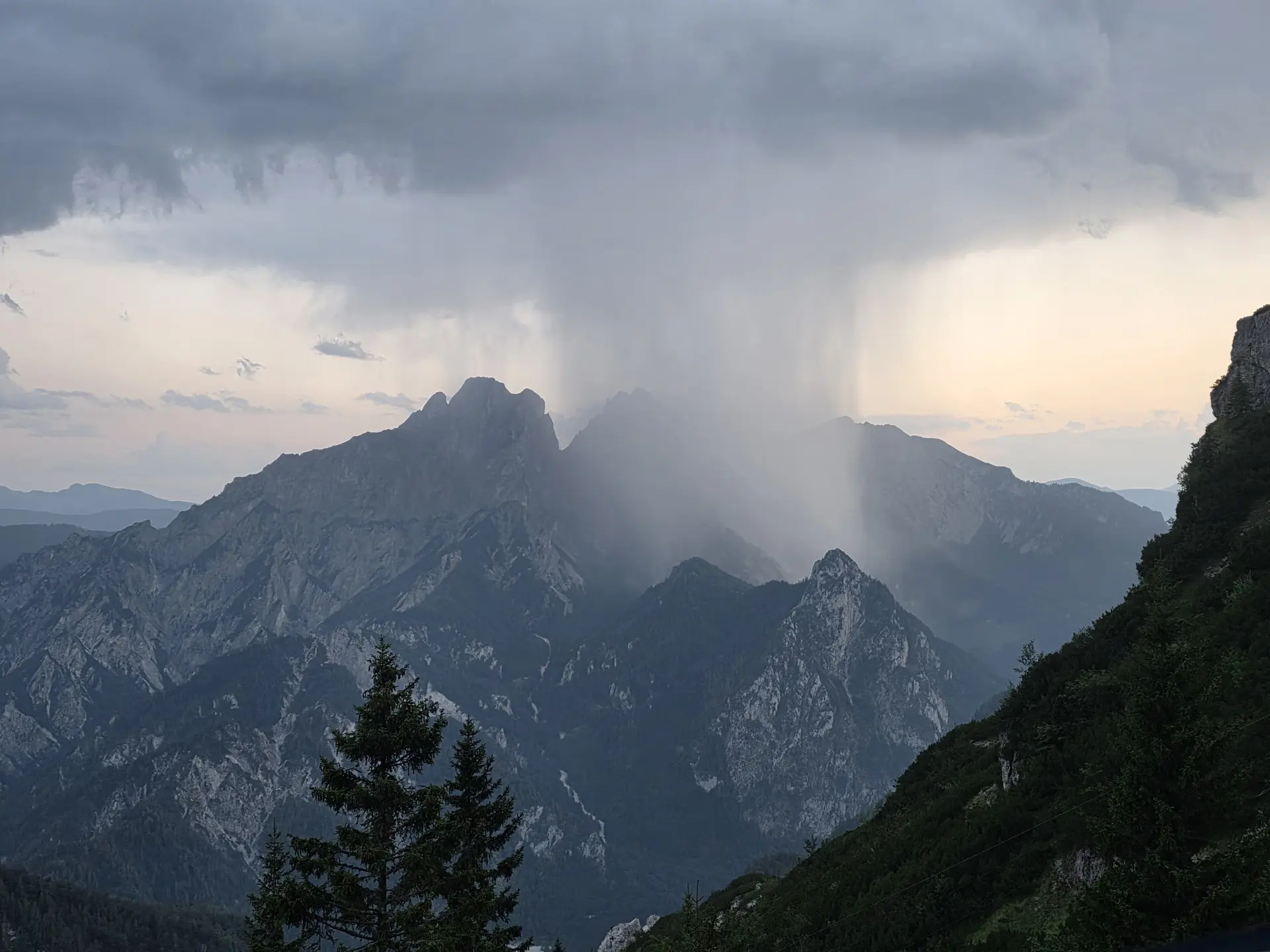 Platzregen über Reichensteingruppe | © Eckes Deflize