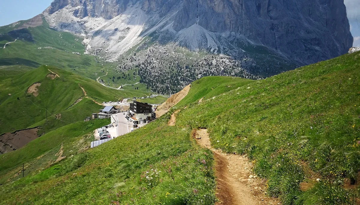 © Oliver Knorre / Blick auf Maria Flora und die Langkofelgruppe