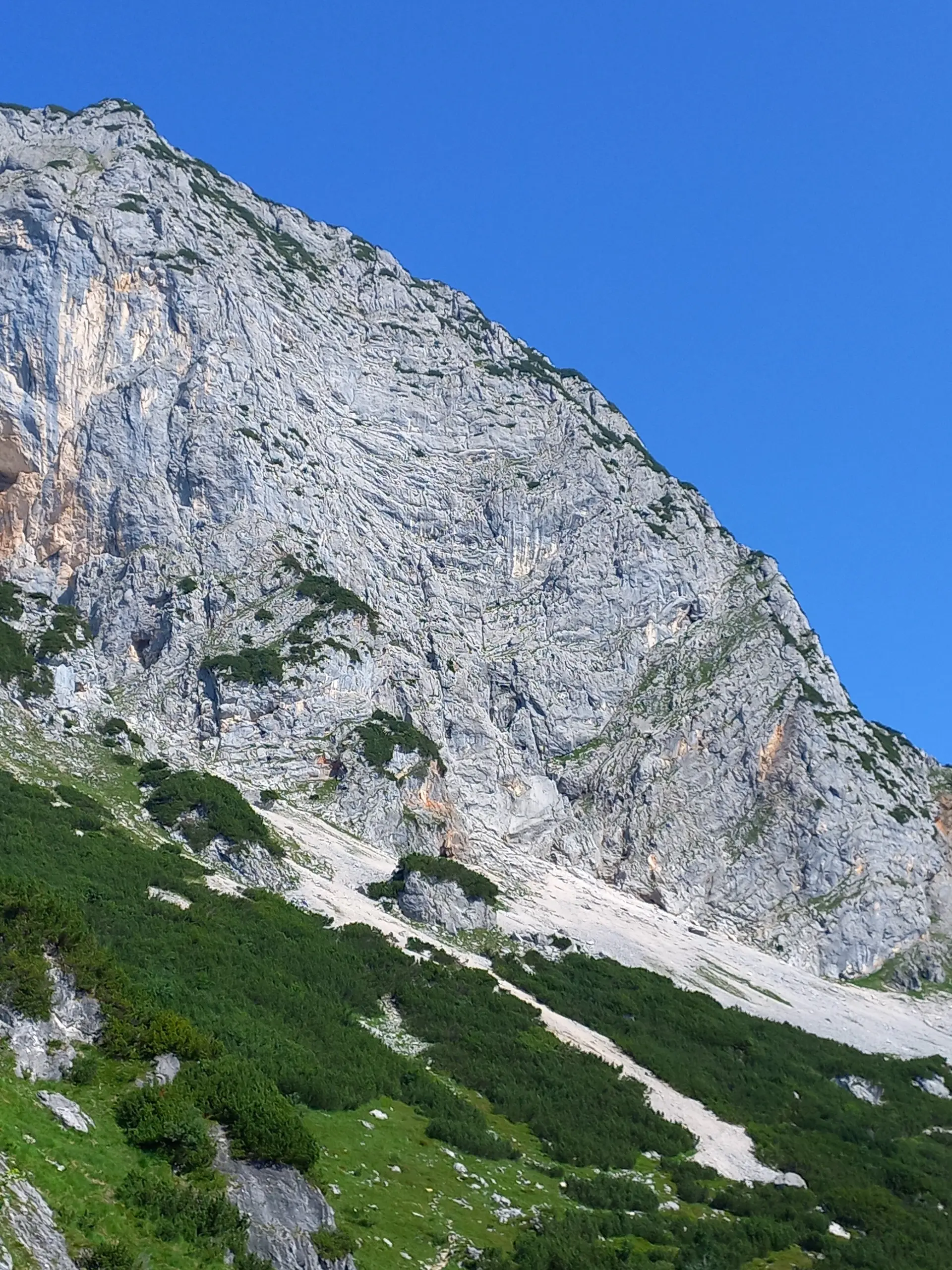 © Markus Mittasch und Eckhard Deflize/Blick zum Hochthronklettersteig