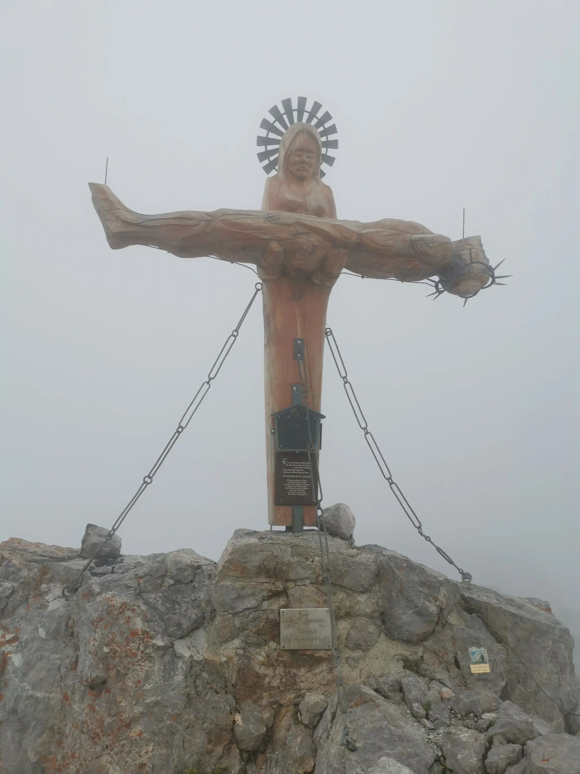 © Markus Mittasch und Eckhard Deflize/Gipfelkreuz Schönfeldspitze