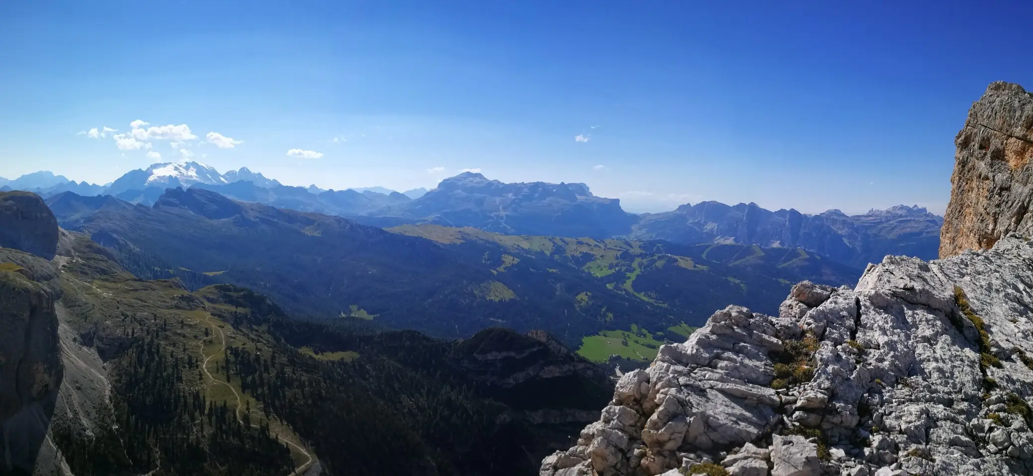 © Oliver Knorre / Blick auf Marmolada, Sella-, Cir- und Geislergruppe