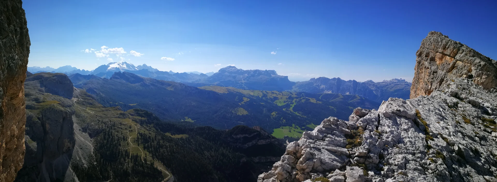 © Oliver Knorre / Blick auf Marmolada, Sella-, Cir- und Geislergruppe