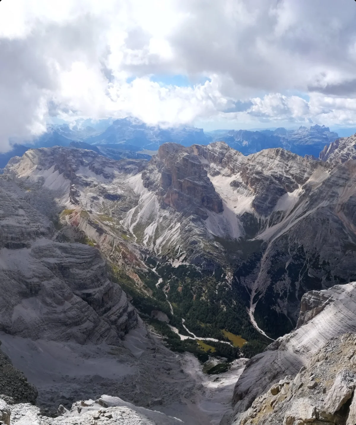 © Oliver Knore / Blick von der Tofana di Mezzo nach Westen