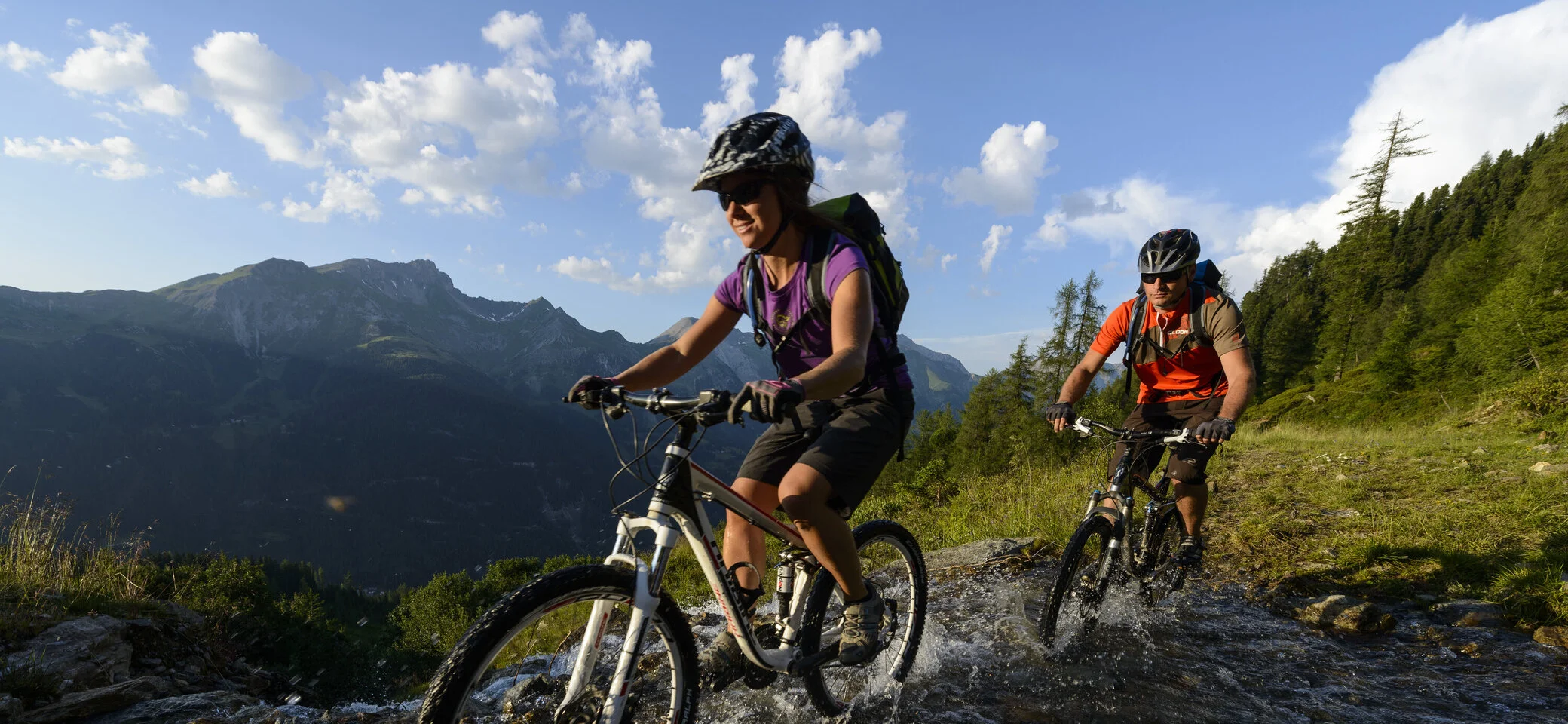 Zwei Mountainbiker in den Bergen | © DAV/Wolfgang Ehn