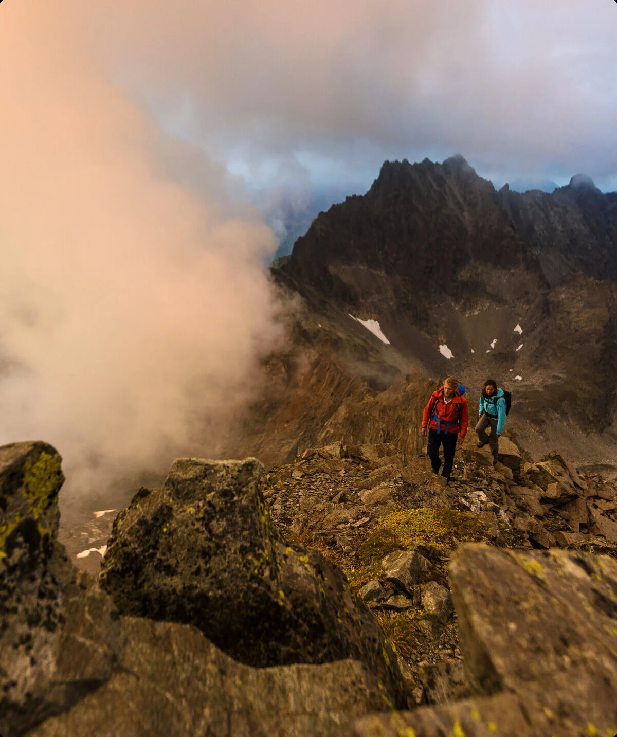 Hochtour: Wandern über Felsen | © DAV/Wolfgang Ehn